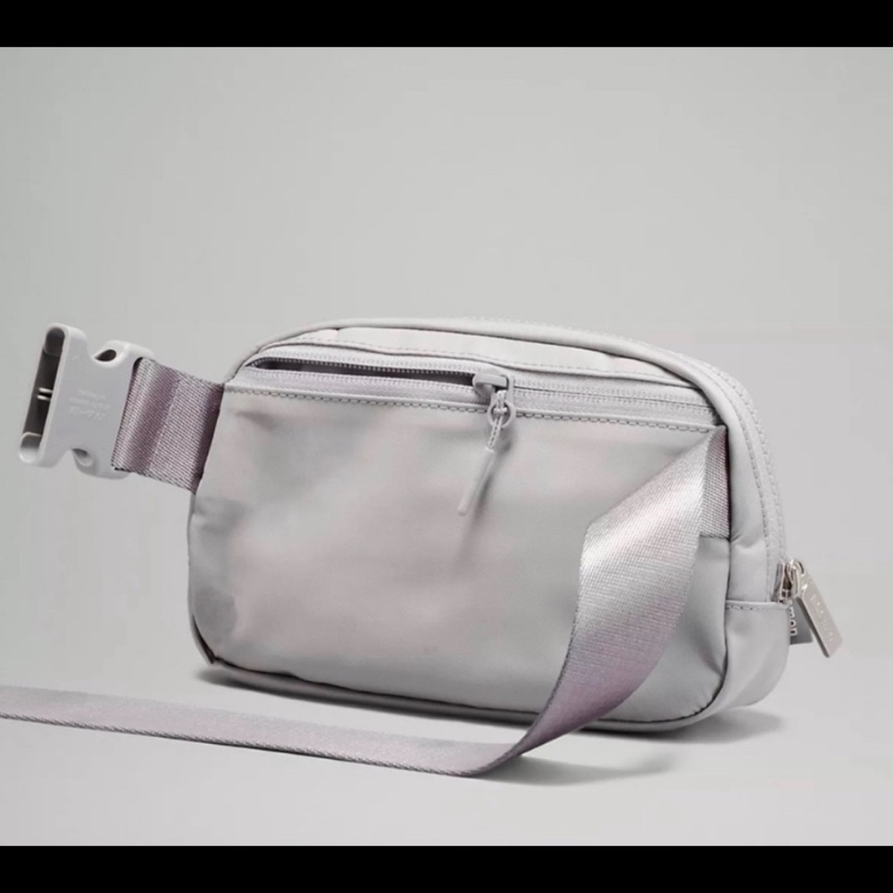 Lululemon everywhere belt bag
